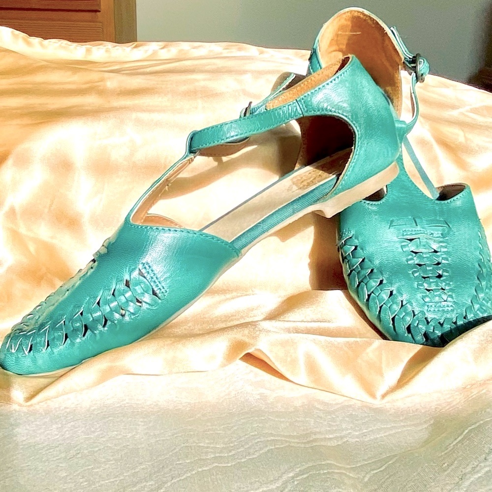 Shoes in open arch style flats turquoise leather size 8 medium